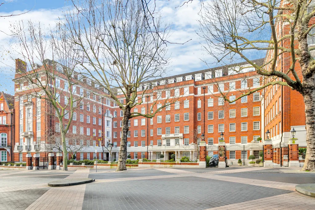 6 bedroom flat for sale on Princes Gate Court