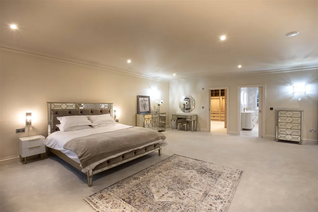 6 bed detached house for sale
Camlet Way, Hadley Wood EN4