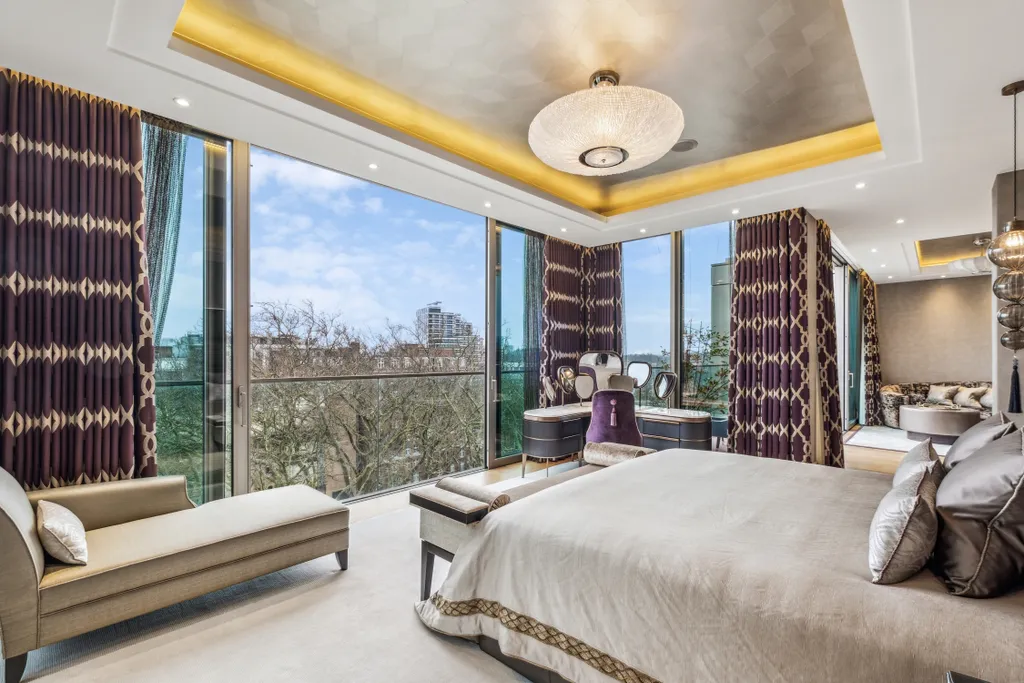 luxury bedroom at Ebury square