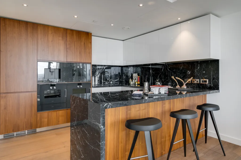 A kitchen at Chelsea waterfront luxury apartments